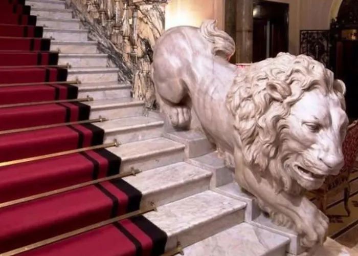 Grand Plaza Hotel 5*