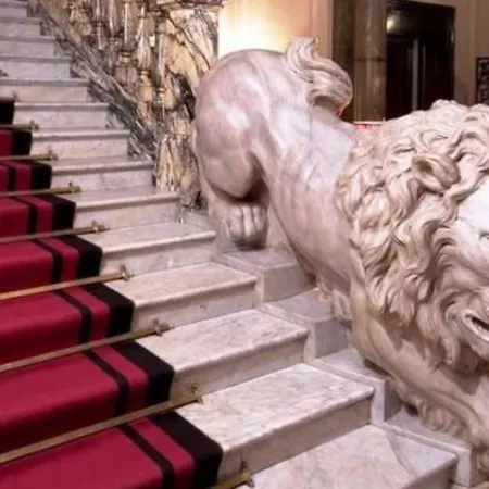 Grand Plaza Hotel 5*